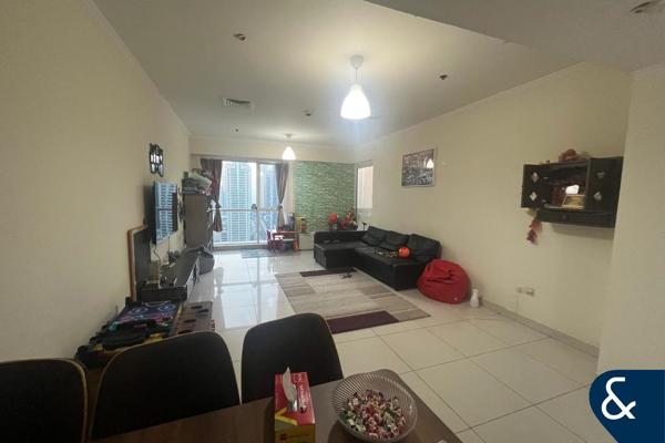 Large spacious | Vacant now | Mid floor