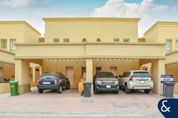 Springs 7 | Walk to the Souk | Next to Lake