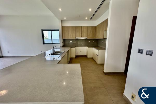 5 Bed Large | Best Location | Vacant Now