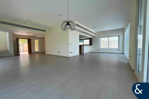 Urgent Sale | 4 BR | 6.5k Plot | Quiet Row
