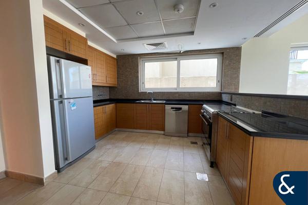 Urgent Sale | 4 BR | 6.5k Plot | Quiet Row