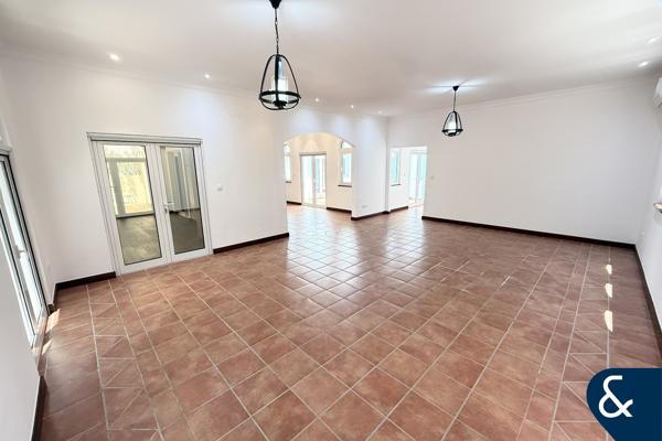 Valencia Type | 5 Beds | Vacant | View Now