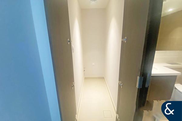Huge Layout | High Floor | Vacant On Transfer