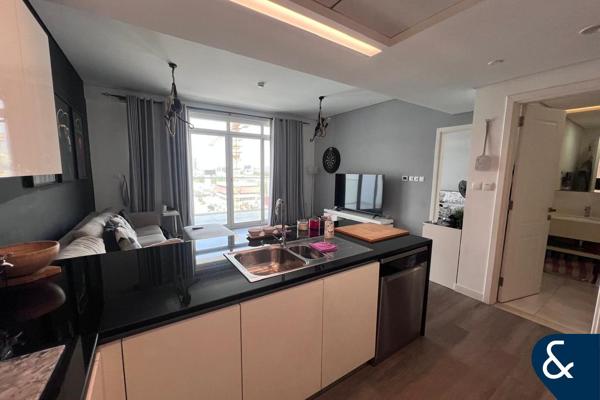 1 Bed | Large Balcony | Fully Furnished