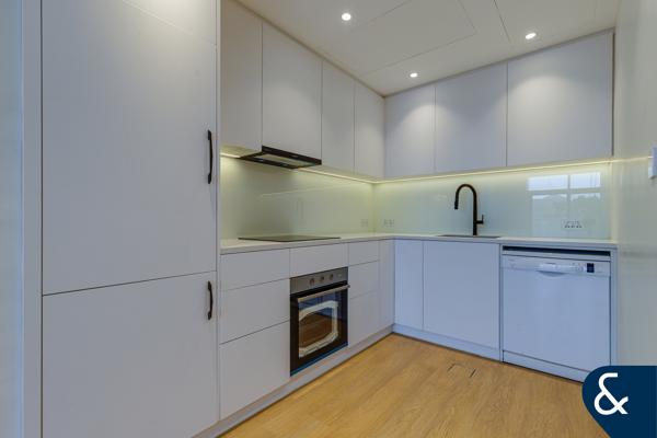 Fully Upgraded I One Bed I Vacant On Transfer