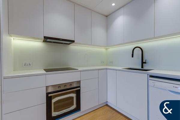 Fully Upgraded I One Bed I Vacant On Transfer