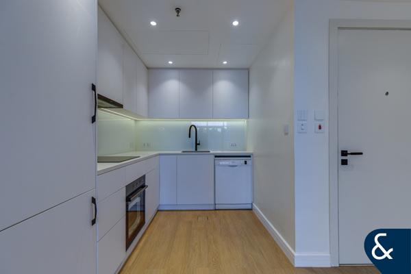 Fully Upgraded I One Bed I Vacant On Transfer