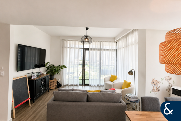 Vacant On Transfer | 2 Bedroom | Corner Unit