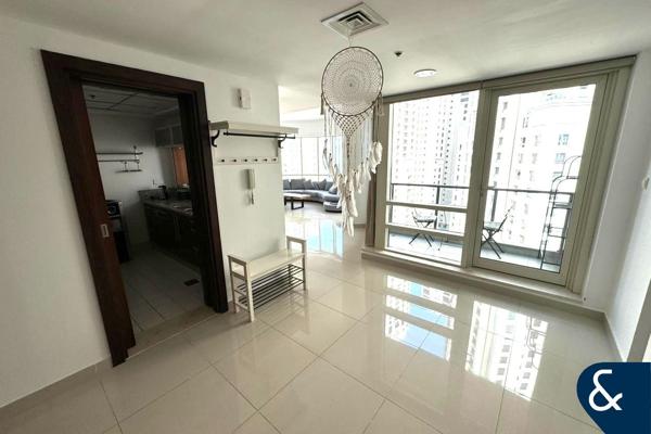Large Layout | Vacant | 2 Bed | Near Beach