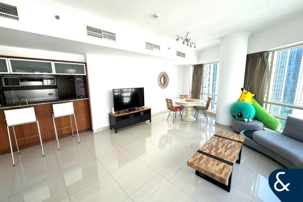 Large Layout | Vacant | 2 Bed | Near Beach