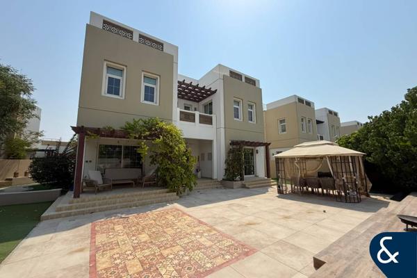 Large Corner Unit | Three Beds | Upgraded