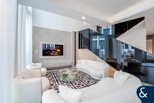 Fully Furnished | Close to the Bay | 4 Bed