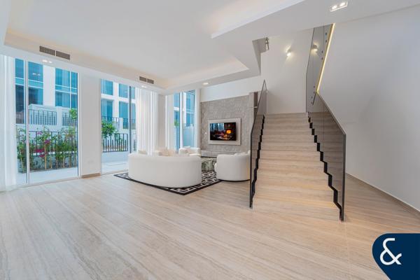 Fully Furnished | Close to the Bay | 4 Bed