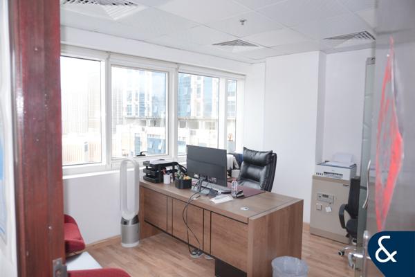 Furnished | Mid Floor | Functional Layout