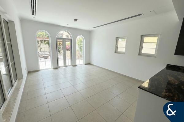 Close to Park | 3 Bed | Upgraded Kitchen