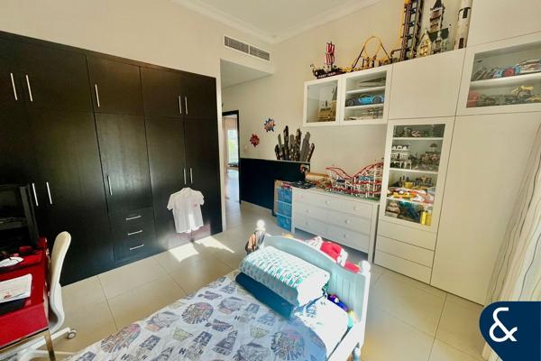 Type 3S1 | Great Location | VOT | End Unit