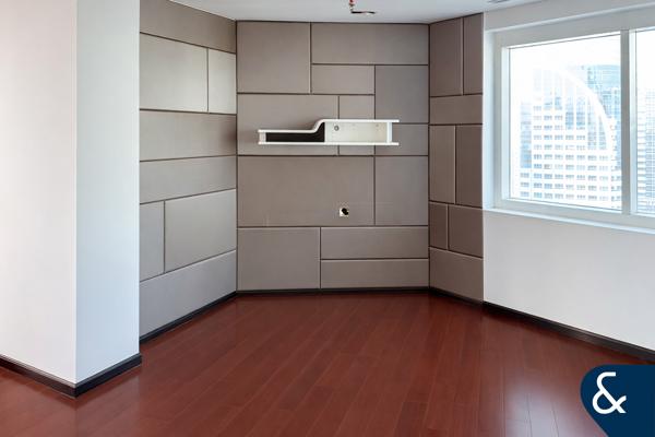 Premium Office Space | Vacant | Corner Unit