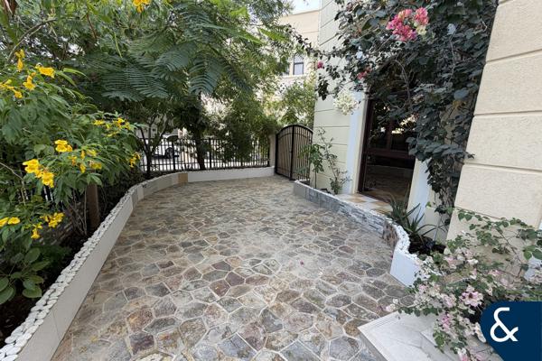 Single Row | Corner Plot | Upgraded | Vastu