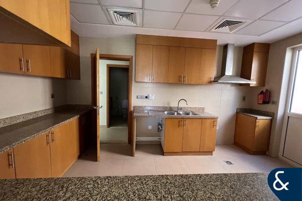 Beautiful | 4 bed+ Maids| avail mid of Sept