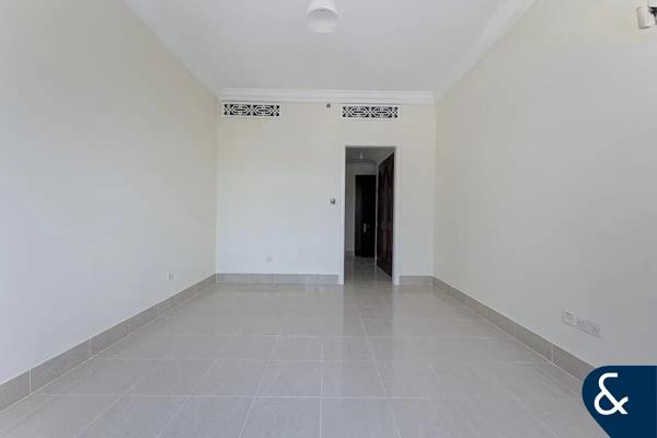 Vacant Now | Lake View | Prime Location