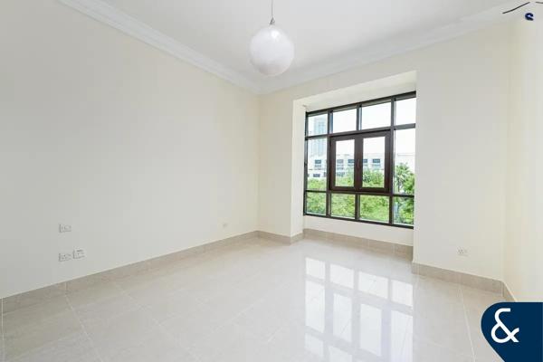 Vacant Now | Lake View | Prime Location