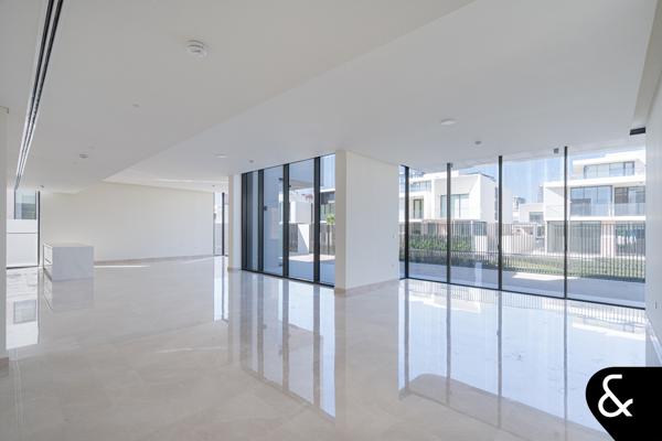 Lagoon View | Brand New | 5 Bedroom
