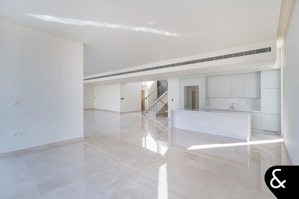 Lagoon View | Brand New | 5 Bedroom