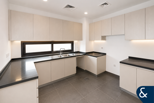 3 Beds | Vacant Now | Close To Beach Park