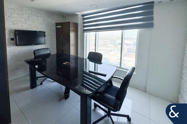 Furnished | 3 Cabins | Internal Pantry