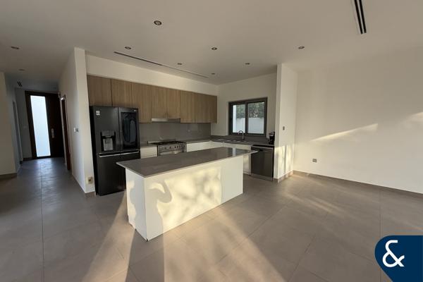 Huge Plot | 4 Bedrooms | Ready to Move In