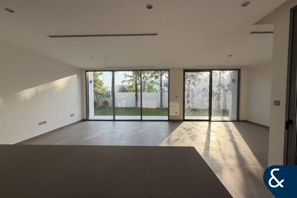 Huge Plot | 4 Bedrooms | Ready to Move In