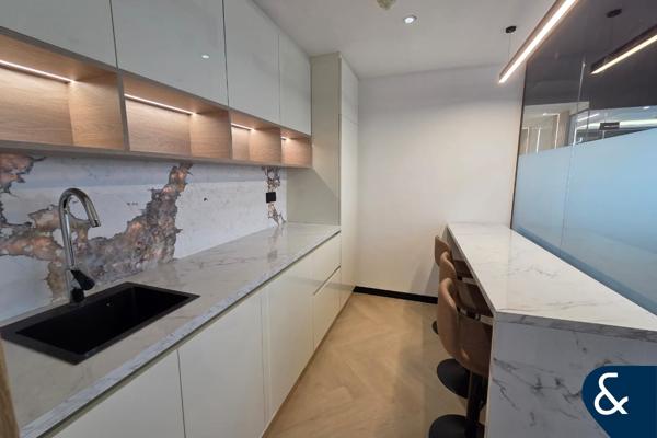 Brand New Renovation I Vacant I Furnished