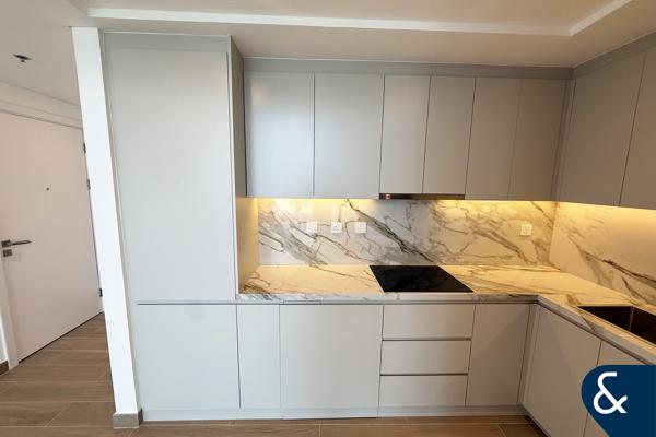 856 Sqft | Panoramic Marina View