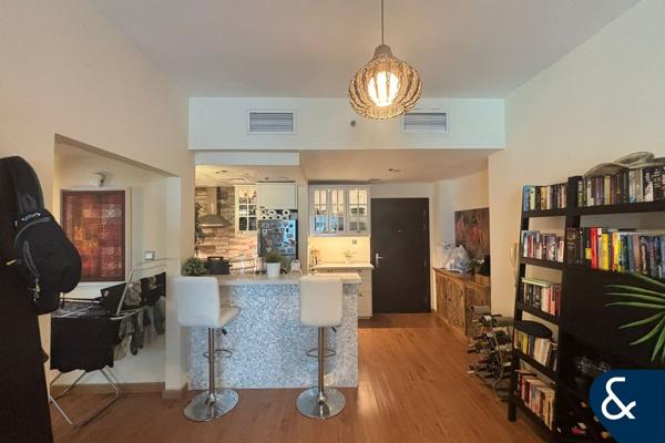 Upgraded | Vacant On Transfer | 1 Bedroom