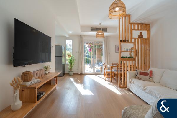 Upgraded 4M | Private Pool | Lake View