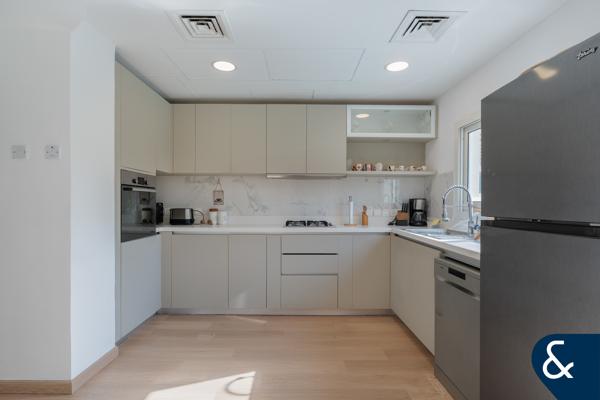 Upgraded 4M | Private Pool | Lake View