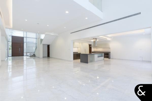 Contemporary 6 Bed | Prime Location | Lagoon