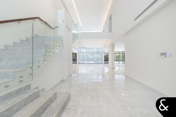 Contemporary 6 Bed | Prime Location | Lagoon