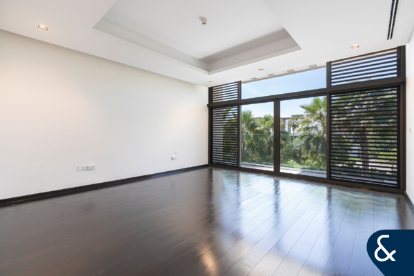 Contemporary | Close to Lagoon | Big Plot