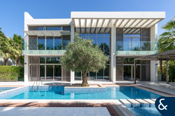 Contemporary | Close to Lagoon | Big Plot