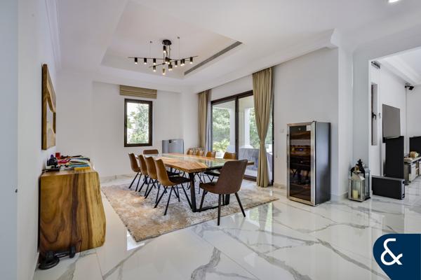 Upgraded 4 Bedrooms Villa with Pool