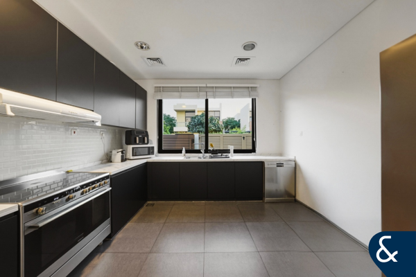 4 Bed | Corner THH | Landscaped & Upgraded