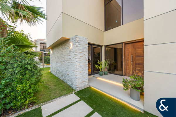 4 Bed | Corner THH | Landscaped & Upgraded
