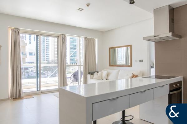 Walk to Marina Mall | Furnished | 1 Bedroom