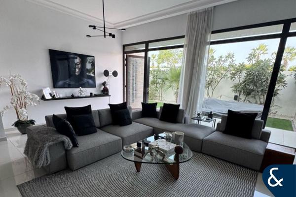 HUGE PLOT | Single Row | Rare Property