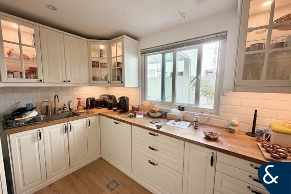 Standalone Villa + Maids | Single Row | V2