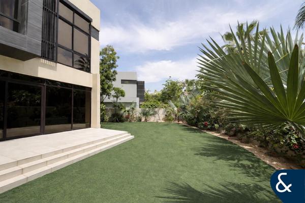 Huge Plot | Single Row | 4 BED | Vacant
