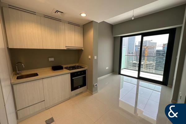 1 bed | Unfurnished | Canal view | Metro