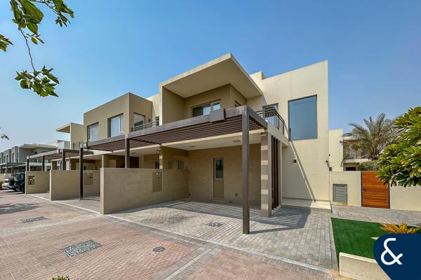 1E | Corner | Close to the Pool | VOT