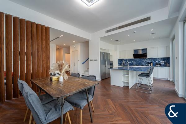 1E | Corner | Close to the Pool | VOT